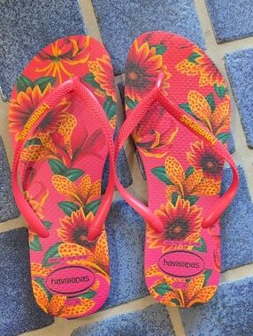 Havaianas Bright Coral Flip Flops with Yellow Floral Print